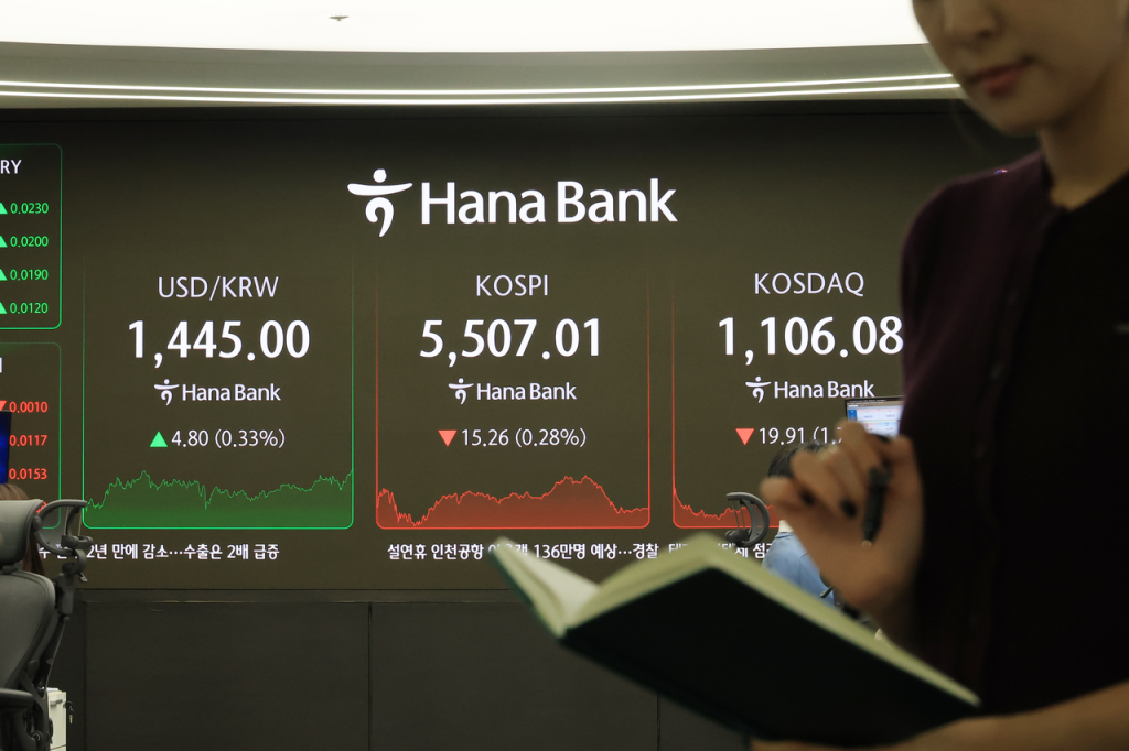 KOSPI Ends Winning Streak, Reaches New High