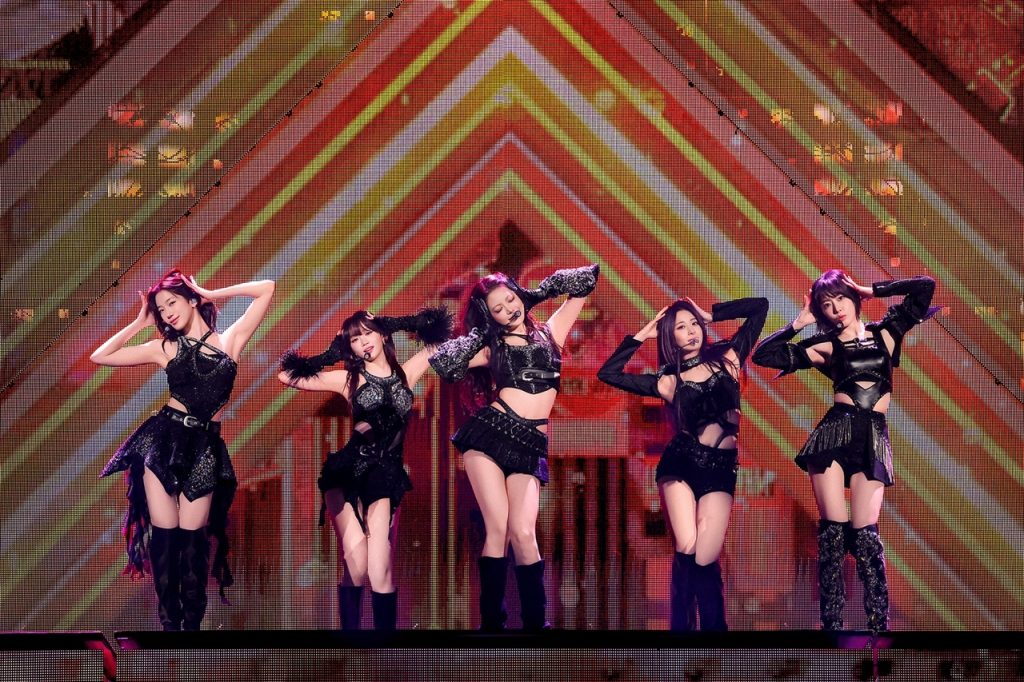 Le Sserafim Encore Seoul Concert: Tight Choreography