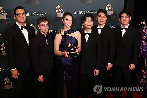 Lee Congratulates Grammy Winner, Vows Artist Support