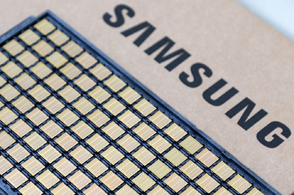 Samsung HBM4 Breakthrough Drives Share Price Above 180,000 Won
