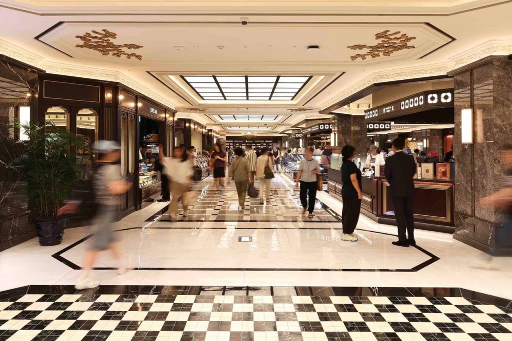 Seoul Department Stores Revived by Tourist Spending