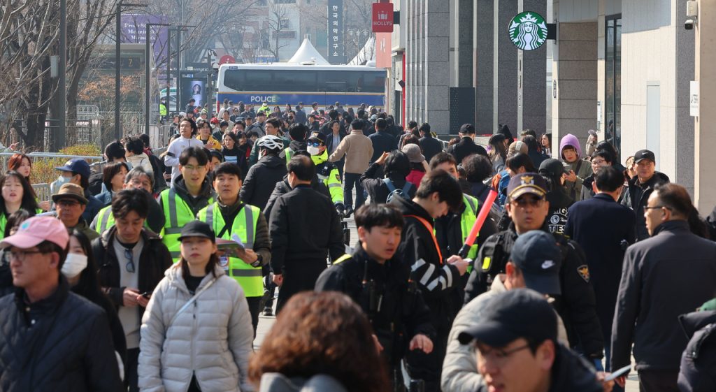 BTS Comeback: Fans Gather in Gwanghwamun