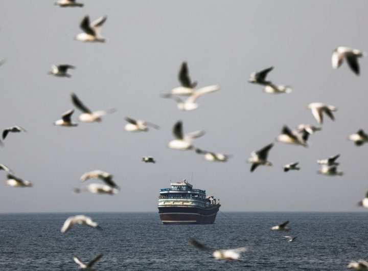 Korean Won Weakens: Foreign Outflow Impact