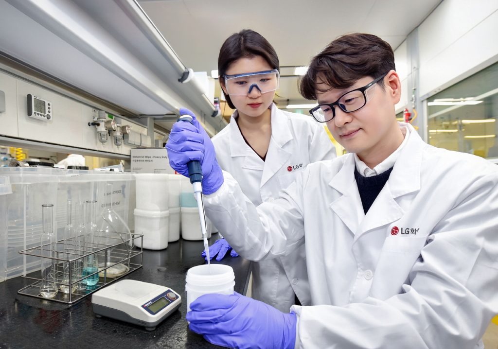 LG Chem Aims to Double Chip Materials Business by 2030