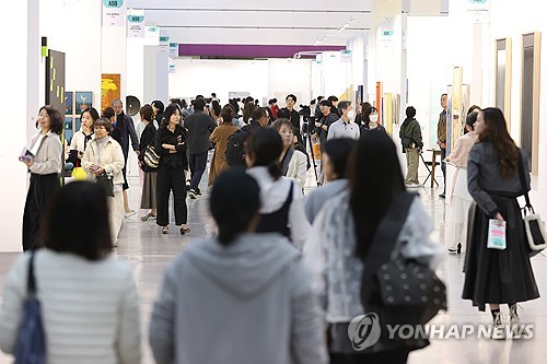 Record Number of Participants at Art Fair Opening Next Month