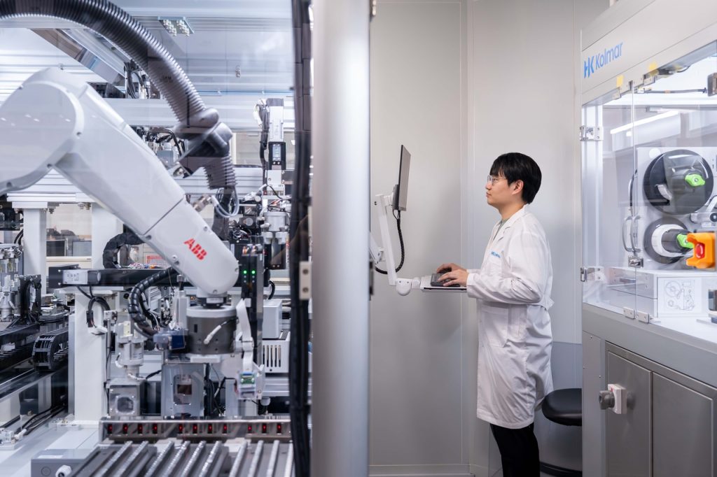 Robots in K-Beauty: Automation in Korean Cosmetics Labs