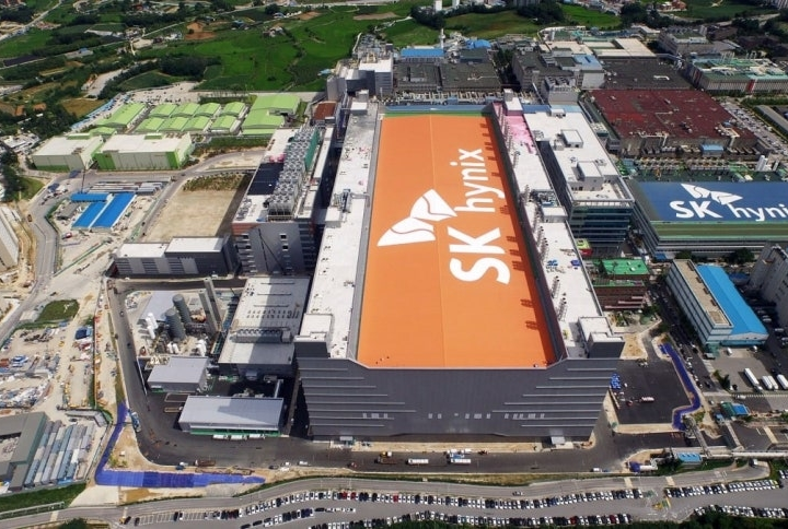 SK Hynix AI Unit English-First Policy Pilot Program