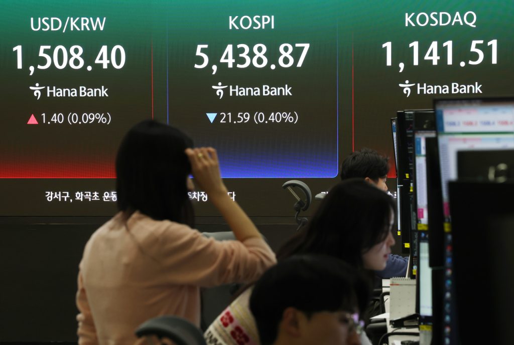 Seoul Stocks Close Lower, Iran Tensions, Market Volatility