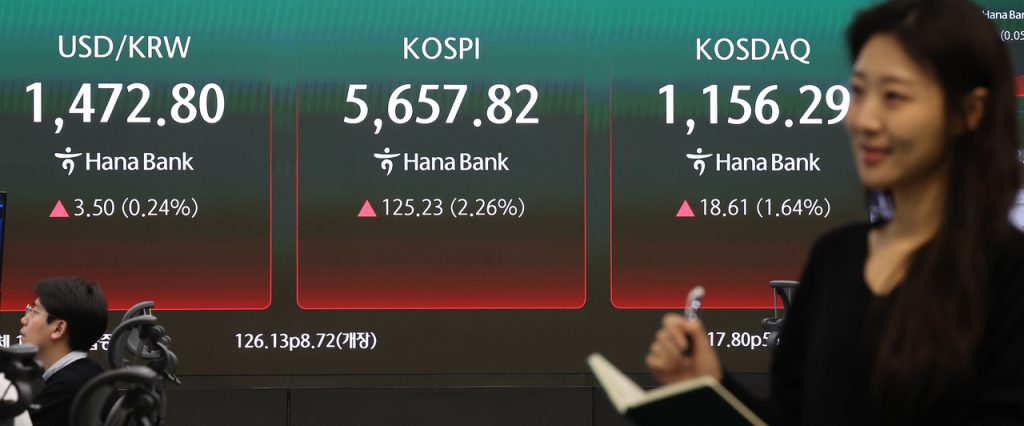 Seoul Stocks Open Higher, Oil Price Volatility