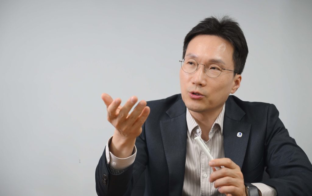 Stablecoin Cross-Border Payments Cost Reduction: Woori Financial Executive