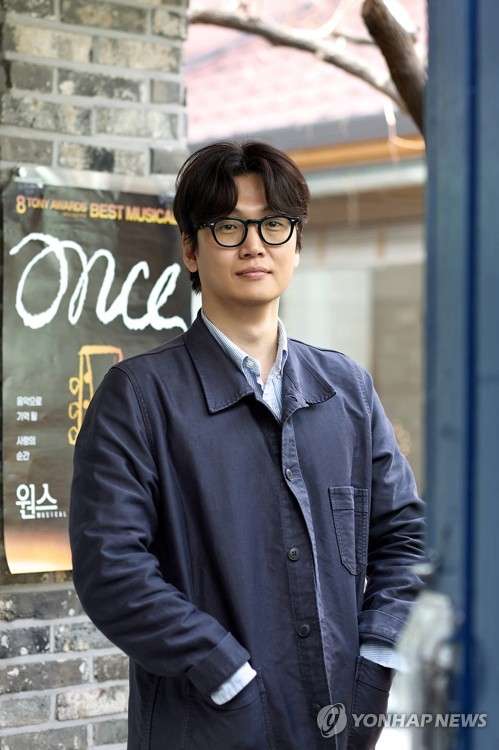 Translator Hwans Seok-hee, Sex Crime Allegations, Streaming Platform Removal