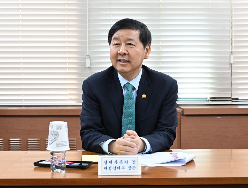 CFO Urges Business Innovation for Sustained Economic Growth