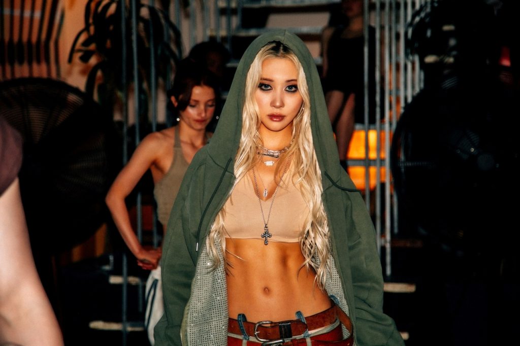 Dayoung's R&B-Infused 'What's a girl to do'