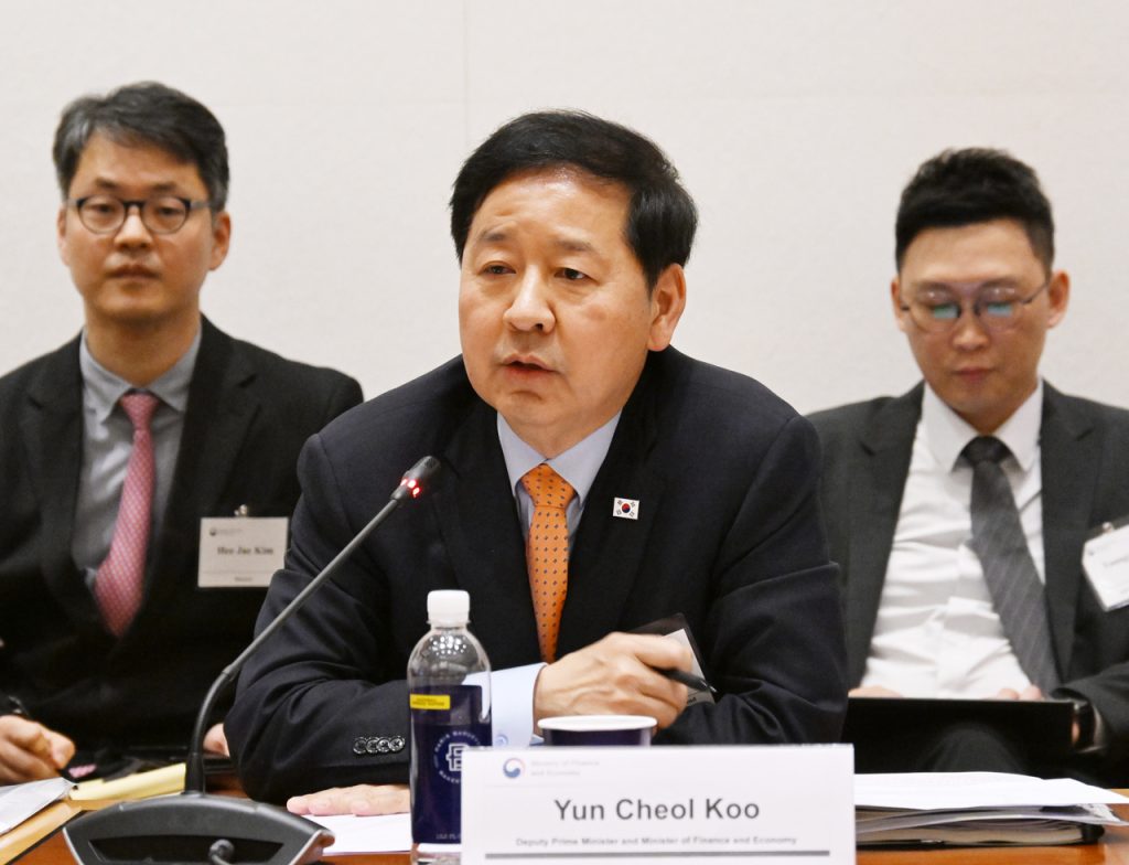 Finance Minister Considers Korea for UN AI Hub
