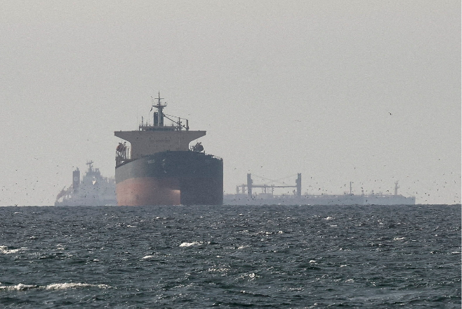 Hormuz Blockade: South Korean Tanker Navigates Red Sea