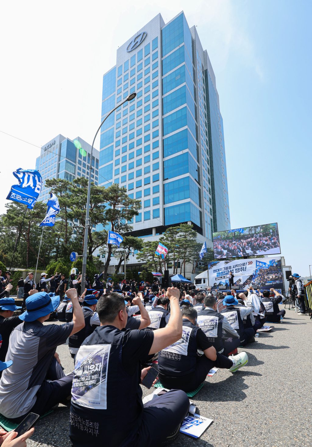 Hyundai Labor Union Demands 30% Net Profit Bonuses