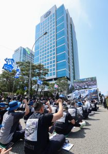 Hyundai Labor Union Demands 30% Net Profit Bonuses