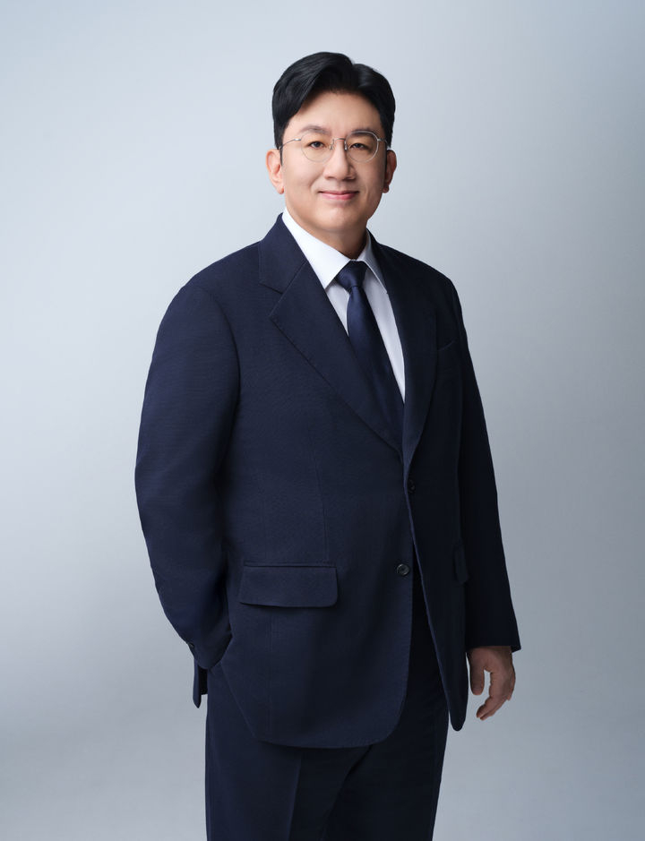K-pop Powerhouse Bang Si-hyuk: Its Biggest Risk