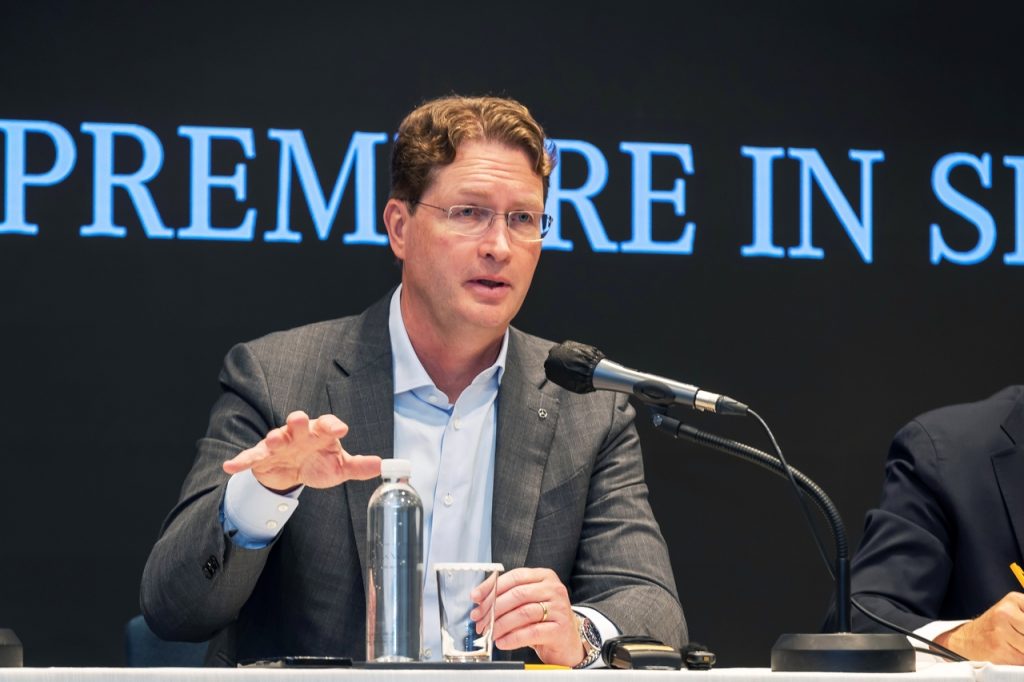 Mercedes CEO Cites Seoul as 'Natural Choice' for EV C-Class Debut