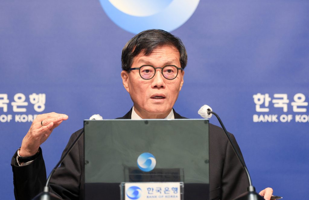 Outgoing BOK Chief Advocates Expanded Central Bank Role for Long-Term Challenges