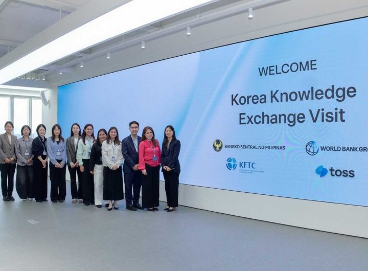 Philippine Central Bank, World Bank Officials Host Toss