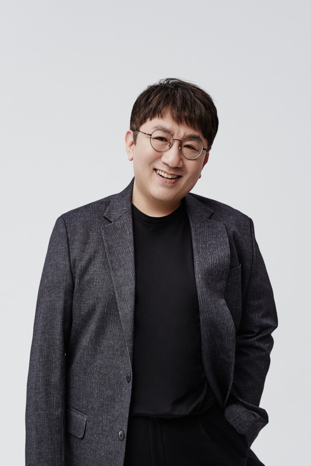Police Seek Arrest Warrant for Hybe Chairman Bang Si-hyuk