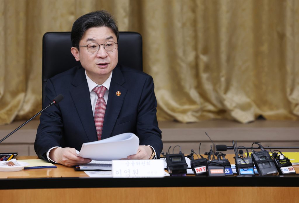 Regulator Proposes Ban on Split Listing Effective July