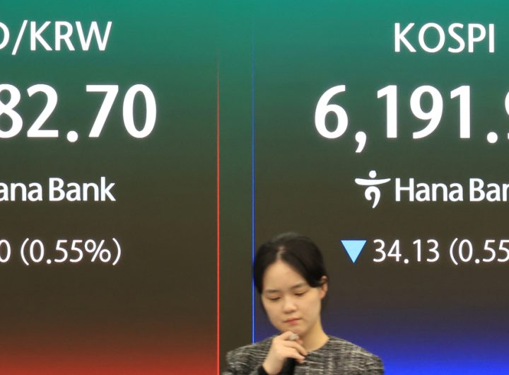 Seoul Shares Slip on Profit-Taking; Won Weakens Amid US-Iran Peace Talk Hopes