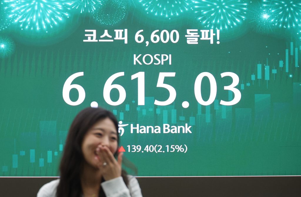 Seoul Stocks Close at Record High on AI Tech Rally