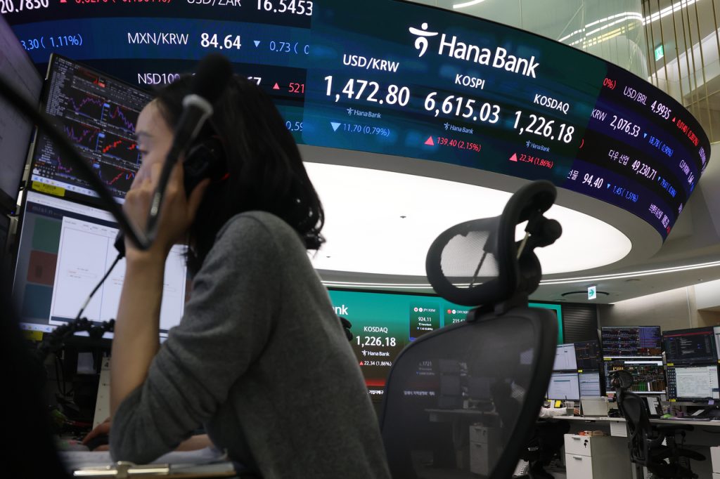 Seoul Stocks Open Lower on AI Woes, Oil Prices Up