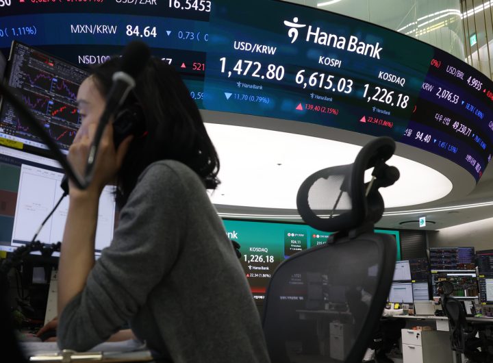 Seoul Stocks Open Lower on AI Woes, Oil Prices Up