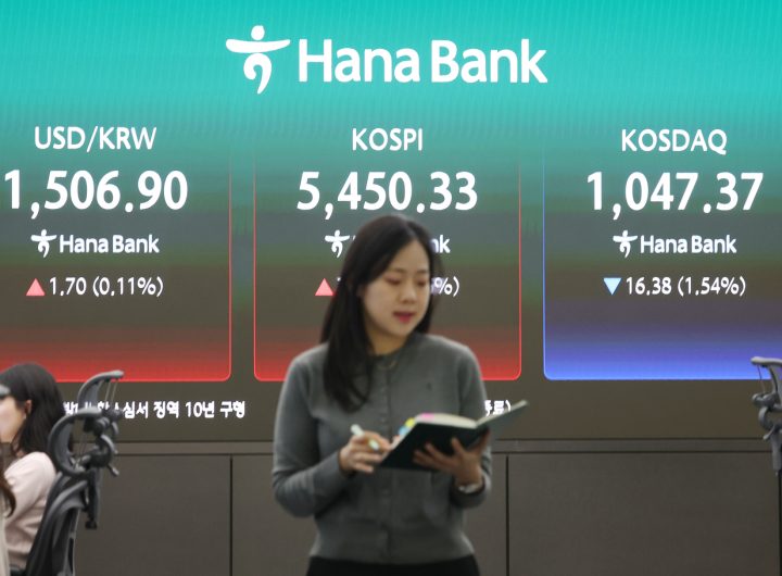 Seoul Stocks Rally: Samsung Earnings Forecast Spurs 1% Surge