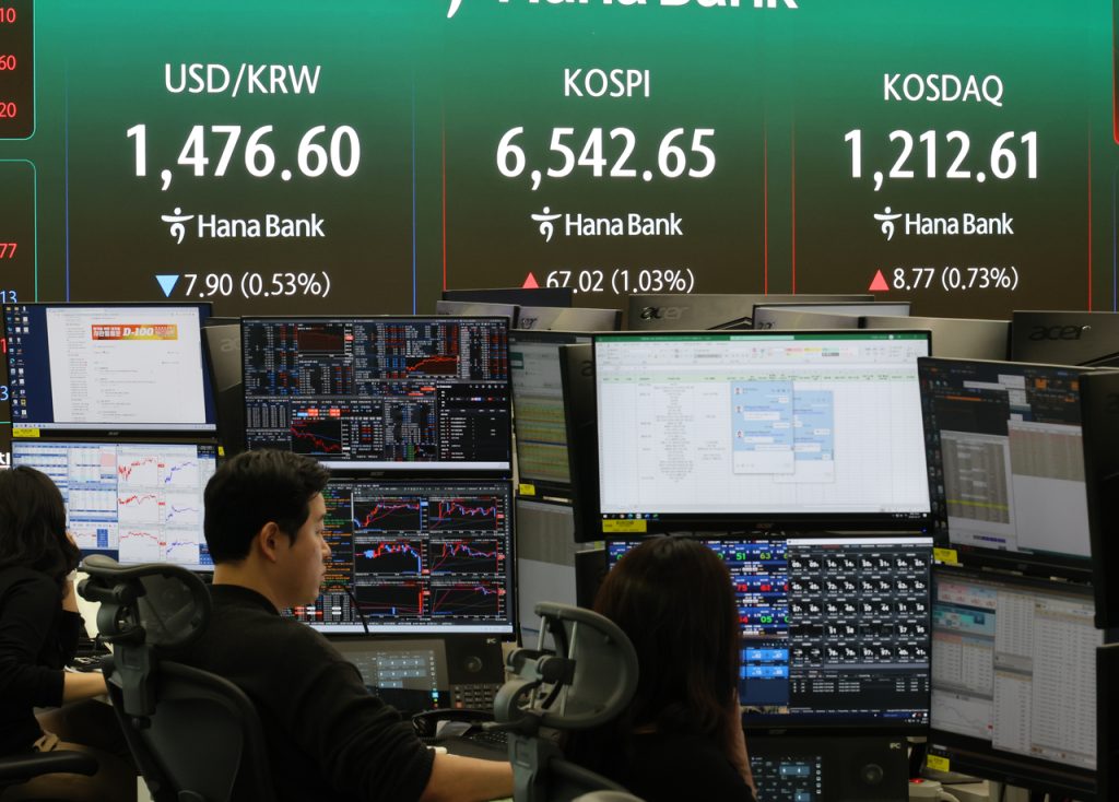 Seoul Stocks Soar Amid Dimming US-Iran Peace Hopes