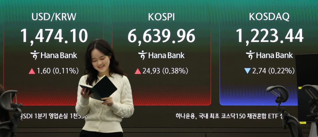 Seoul Stocks Soar to Record High Ahead of US Big Tech Earnings
