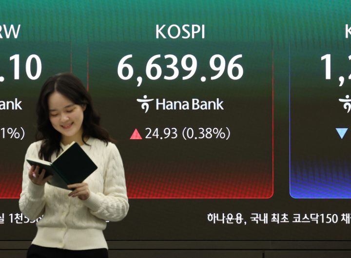Seoul Stocks Soar to Record High Ahead of US Big Tech Earnings