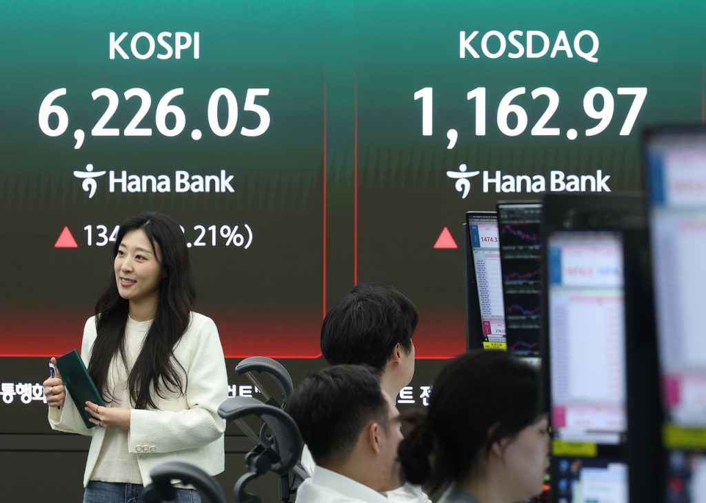 Seoul Stocks Up 3rd Day; Won Rises on Easing Mideast Tensions