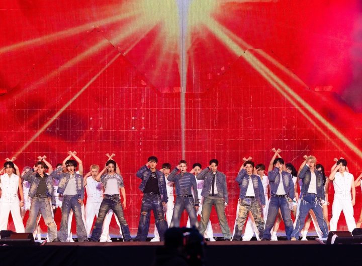 Seventeen Overcomes Rain, Promises Future at Encore