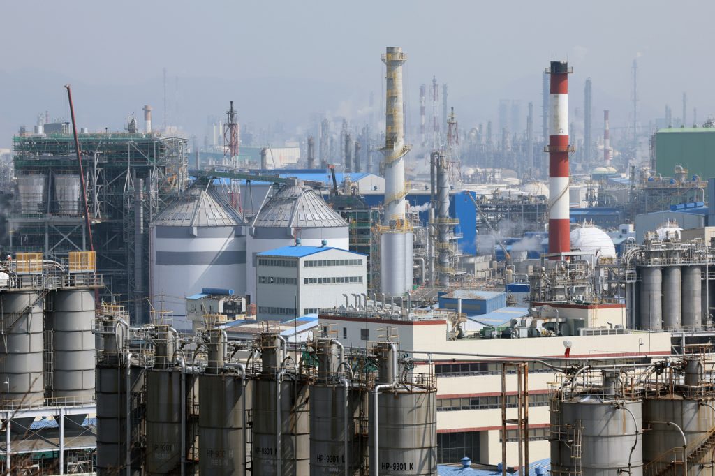 South Korea Exports Exceed $80 Billion Record High March