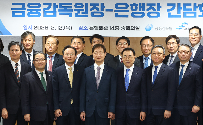 Top Korean Bank CEOs Join Lee's Vietnam Investment Drive