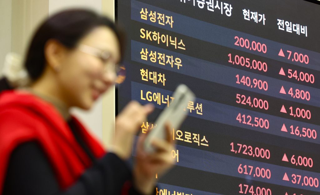 W3.3 Trillion Foreign Investment Pours into Samsung, SK Hynix Post-Ceasefire