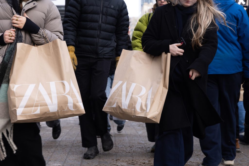 Zara Korea Enters Ultrafast Delivery Race, Faces Profitability Test