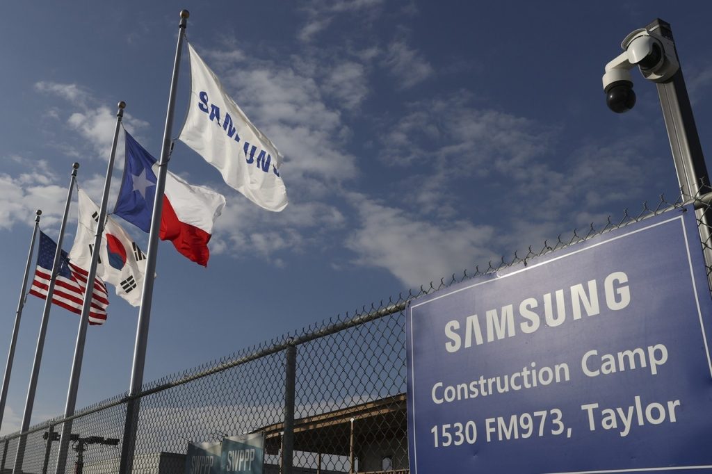 Apple Considers Samsung as iPhone Chip Supplier After Decade with TSMC