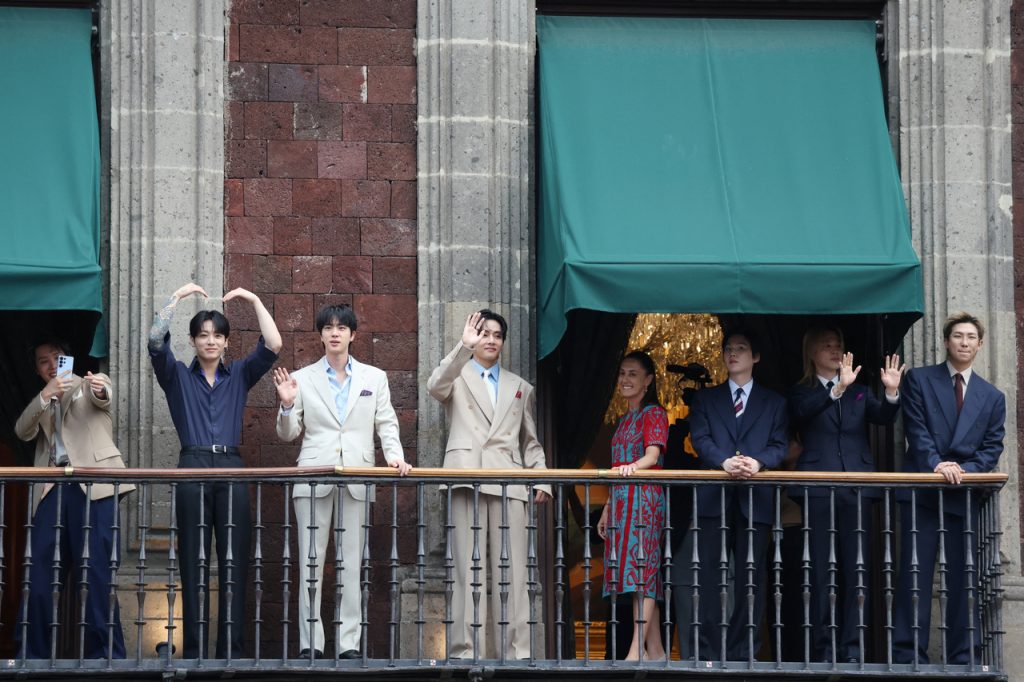 BTS Meets Mexican President Before Mexico City Concerts