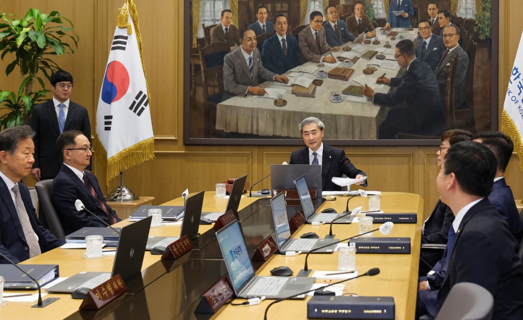 Bank of Korea Upgrades South Korea Growth Forecast to 2.6% on Robust Chip Exports