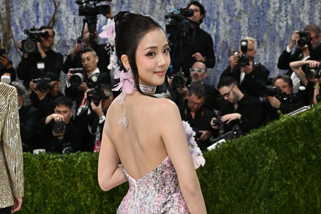 Belgian Designer Accuses Jisoo's Team: Outfit Return Delay