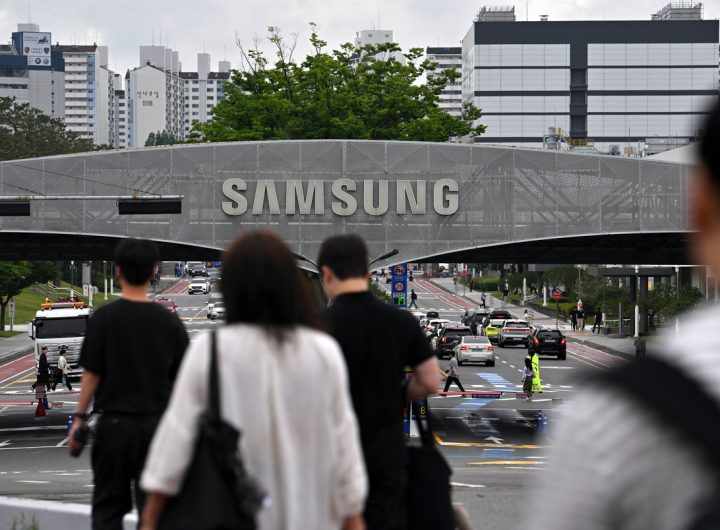 Blind: US Workers Fear Layoffs, Koreans Debate Bonuses