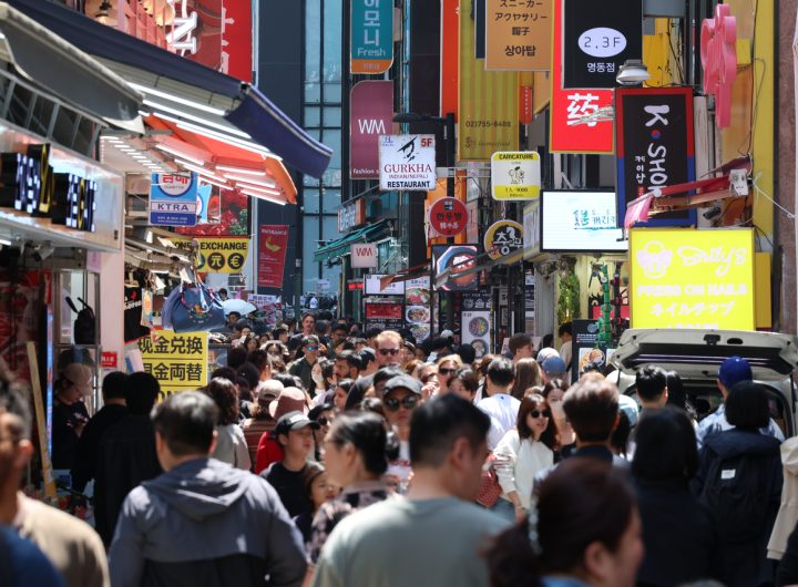 China, Japan Tourists Fuel Korean Retail Surge