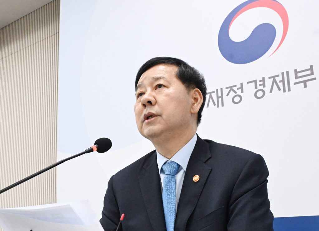 Finance Minister Laments Samsung Labor Talks Breakdown