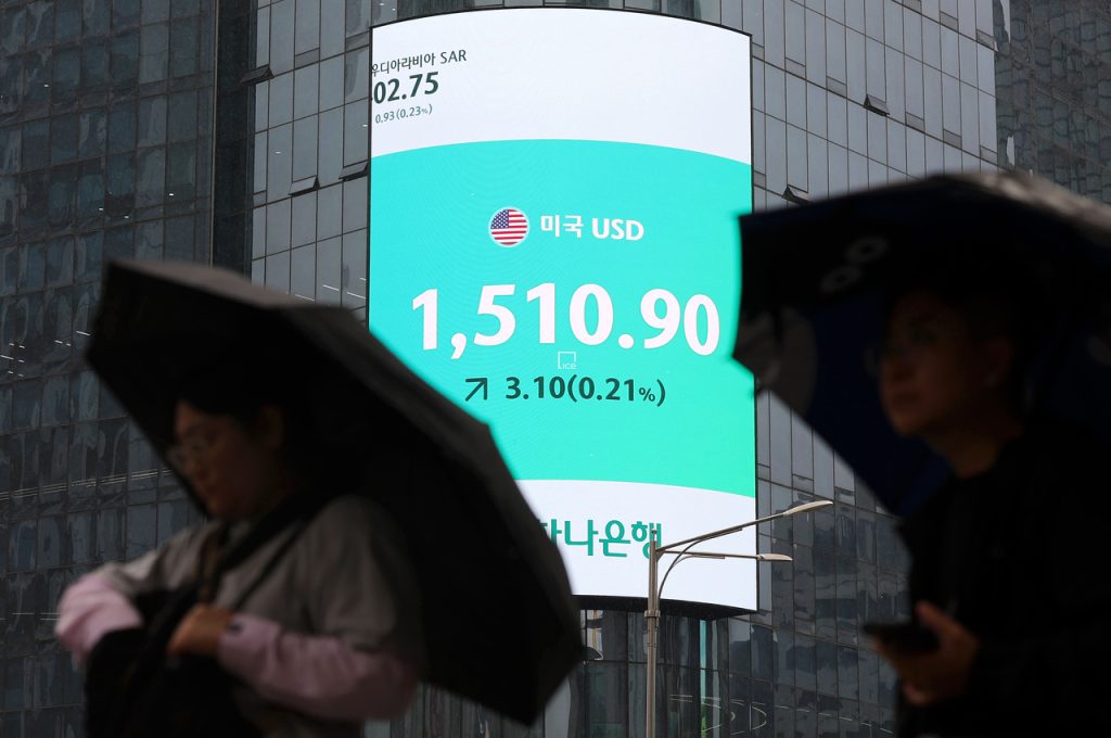 Foreign Selloff Pushes Korean Won Past 1,510
