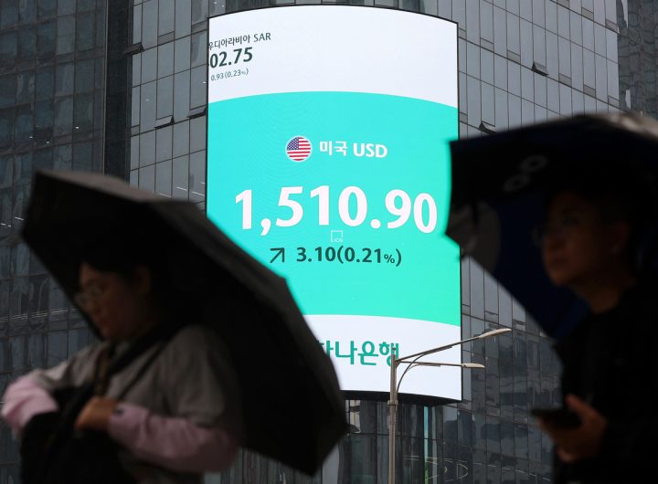 Foreign Selloff Pushes Korean Won Past 1,510